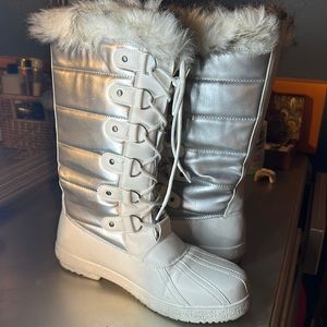 Just Fab size 9.5 white and silver boots